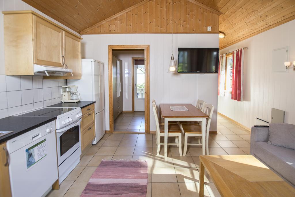 Jolstraholmen Camping Og Hytter Vassenden Rum bild